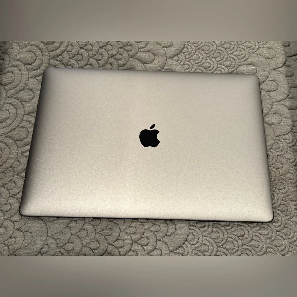 Apple MacBook Pro - Silver - Picture 5 of 9